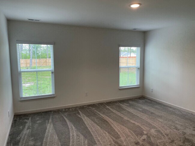 Building Photo - 961 Pine Needles Rd