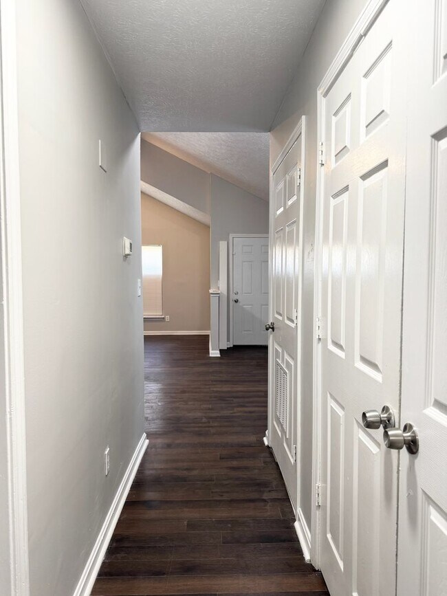 Building Photo - MOVE IN SPECIAL! $100 SECURITY DEPOSIT