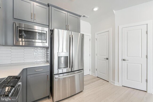 Building Photo - 44592 Strabane Ter