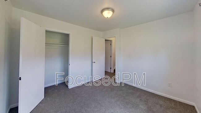 Building Photo - 4675 Holland St