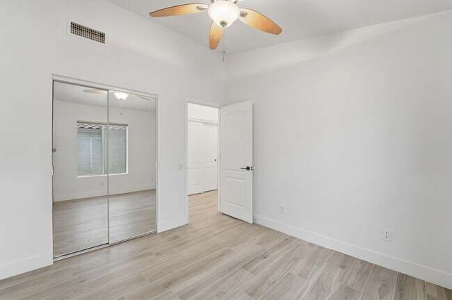 Building Photo - Modern & Spacious 3 Bed 2 Bath Home in Nor...