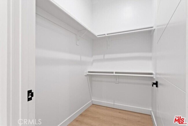 Building Photo - 1525 S Carmelina Ave