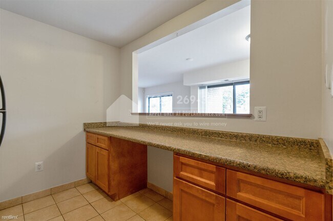 Building Photo - 3 br, 1.5 bath Condo - 6305 Hil Mar Drive,...