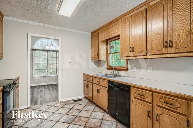 Building Photo - 6215 Little Ridge Rd