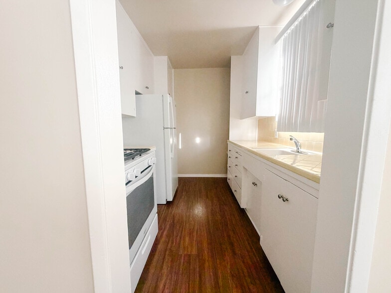 Building Photo - 1604 Larch St