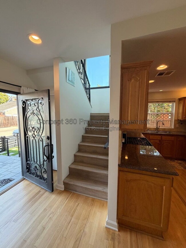 Building Photo - 237 Novara Dr
