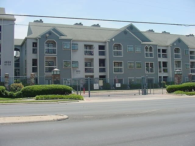 Building Photo - 4800 W Lovers Ln
