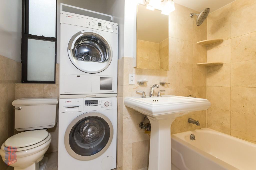 Building Photo - 346 E 18th St