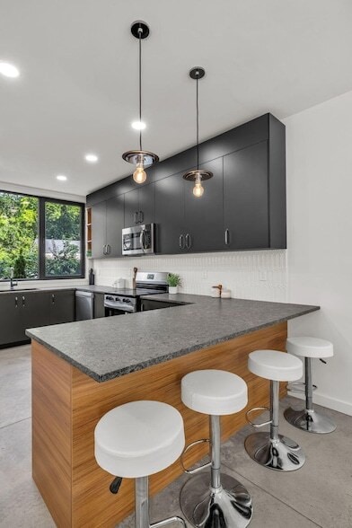 Building Photo - 559 S Lyerly St