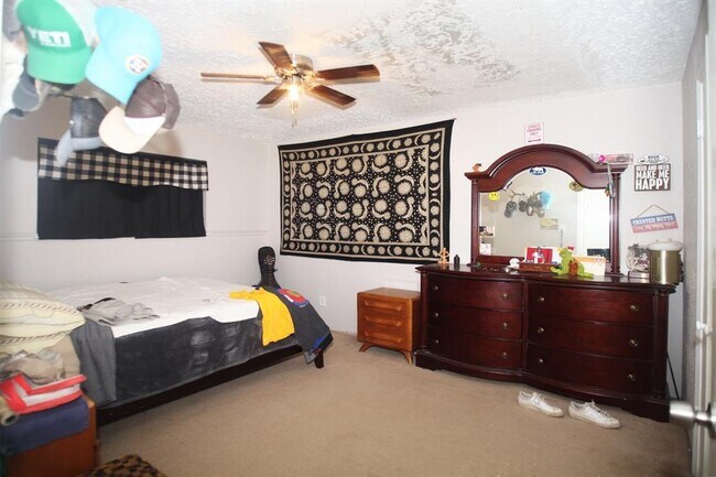 Building Photo - 22619 Braken Carter Ln