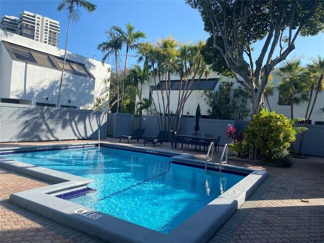 Building Photo - 2180 Brickell Ave