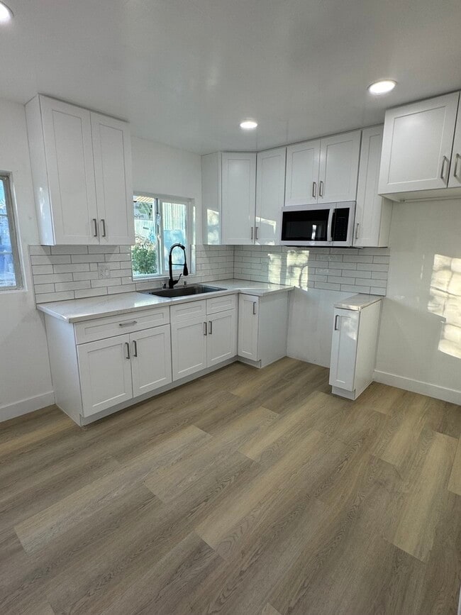 Building Photo - 1003 Clement St