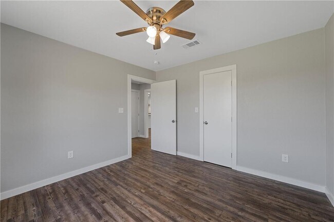 Building Photo - Charming Remodeled Home on Half an Acre in Lott, TX!