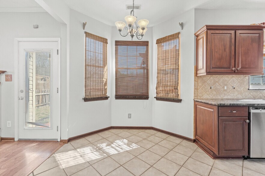 Building Photo - 305 Hidden Falls Ct