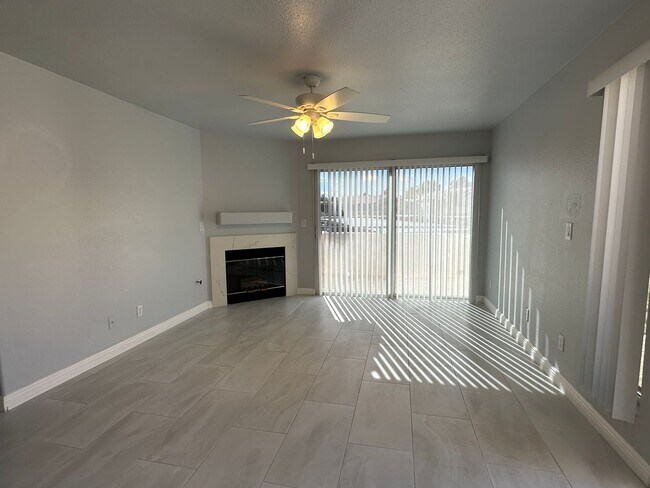 Building Photo - Las Vegas 2 bedroom condo for rent.