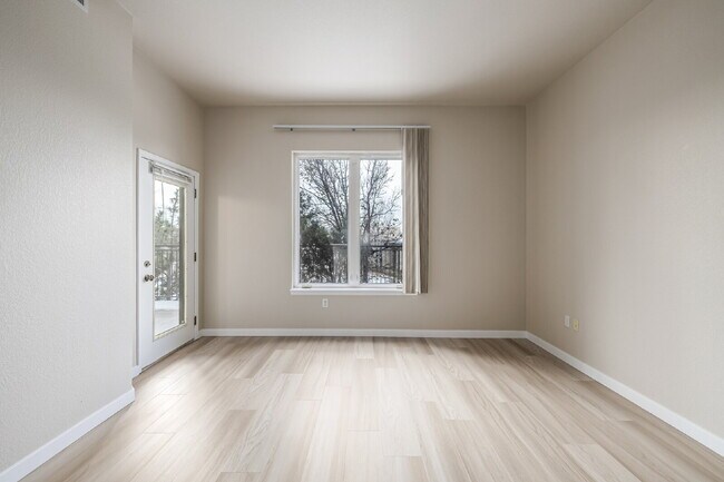 Building Photo - A Great modern 2 Bed / One bath for rent