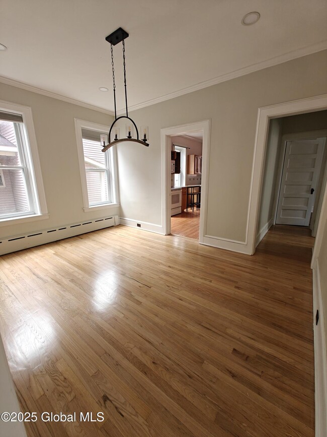 Building Photo - 606 Broadway