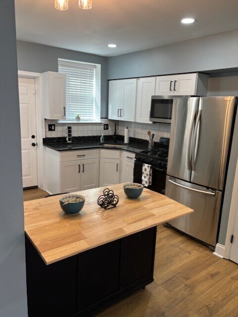 Building Photo - 1422 N Conestoga St