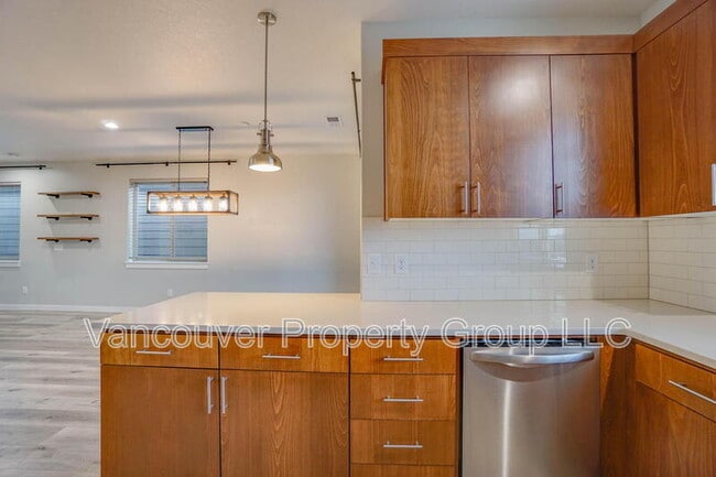 Building Photo - 13010 NE 24th Cir