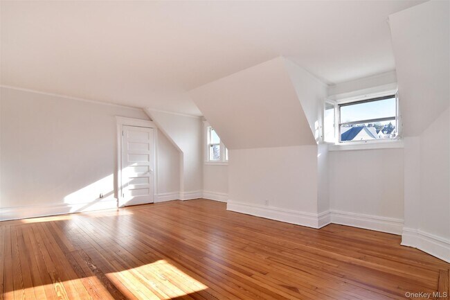 Building Photo - 132 Rich Ave