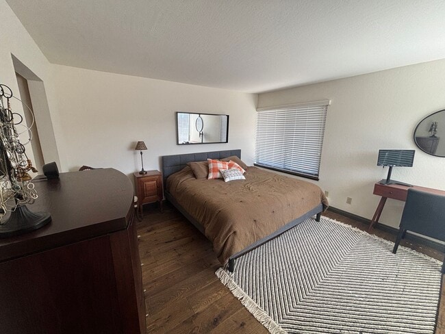 Building Photo - Ocean View Condo in Monterey 1 Bedroom/1 Bath