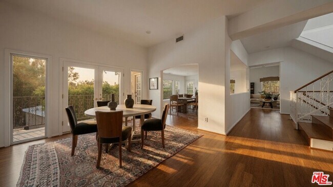 Building Photo - 15330 Del Gado Dr