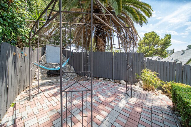 Building Photo - 4978 N North Maywood Ave