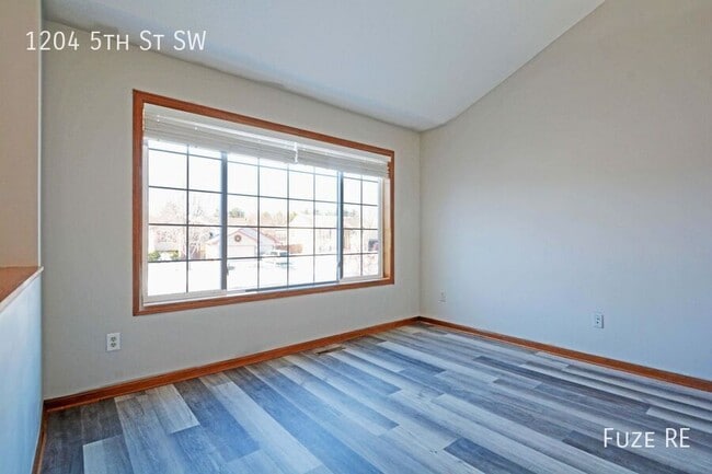 Building Photo - 1204 5th St SW