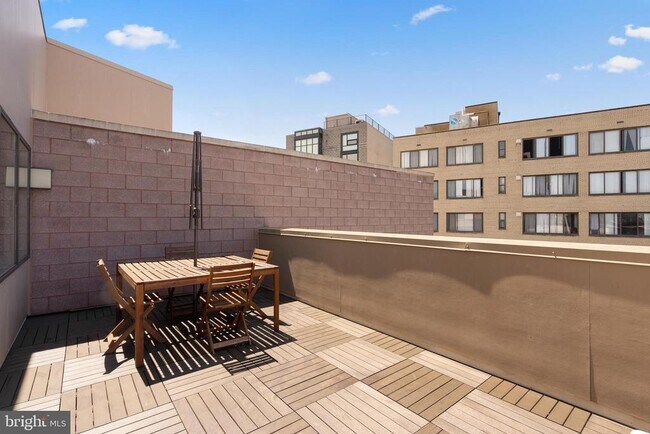 Building Photo - 3035 15th St NW