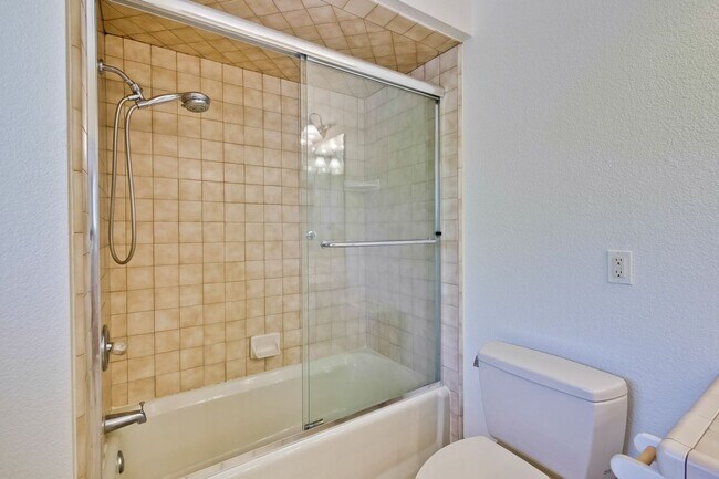Building Photo - Spacious Home l Massive 12,525 Sq Ft Lot l...