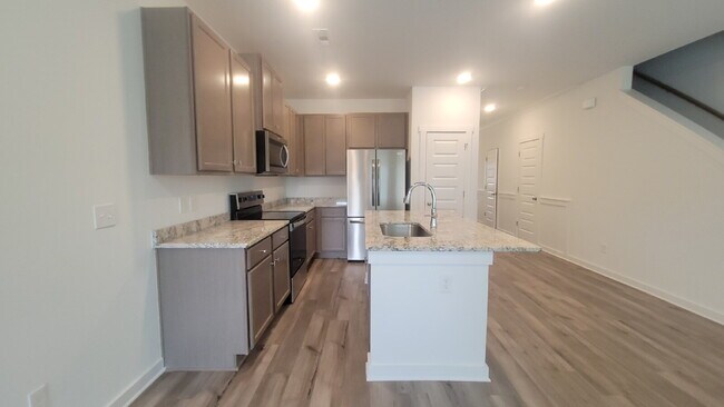 Building Photo - 7589 Discovery Pt Dr NW