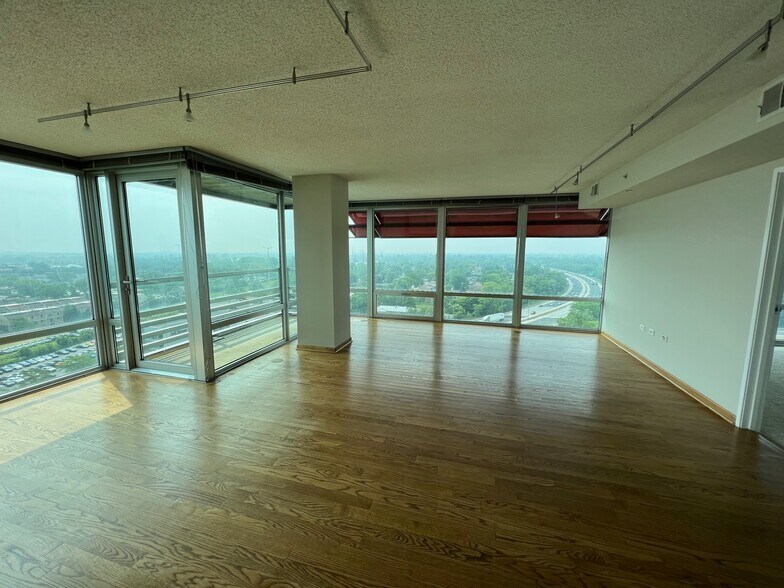 Building Photo - 9715 Woods Dr