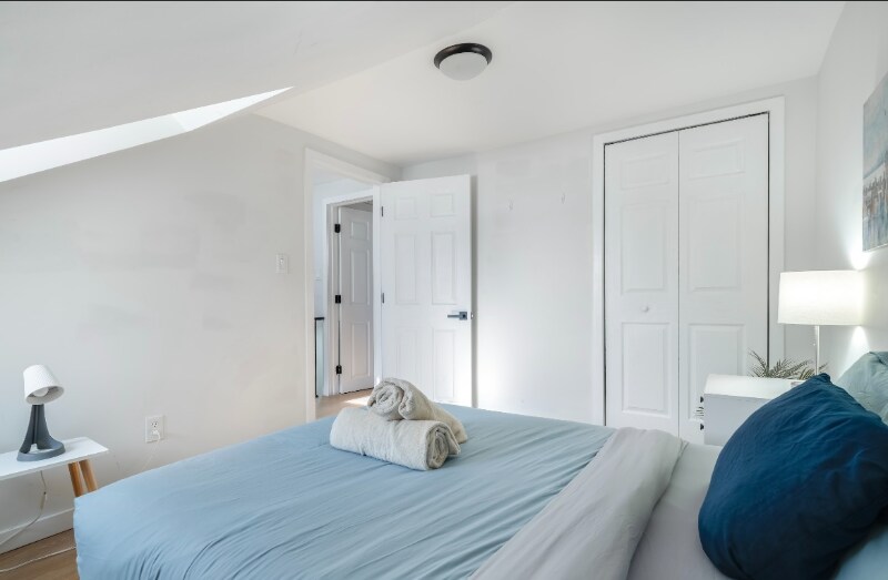 Building Photo - 12 W 52nd St