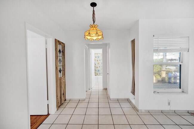 Building Photo - 326 Madison St