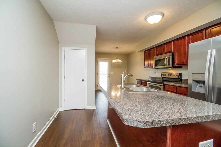 Building Photo - 2726 Apostle Ln