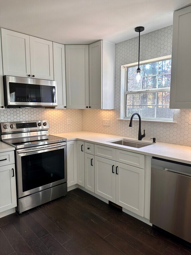 Building Photo - 213 Trailview Dr