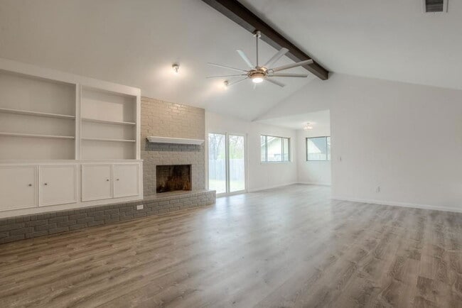 Building Photo - 2503 Versailles Dr