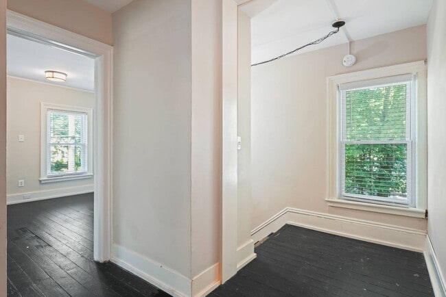 Building Photo - 130 Van Dam St