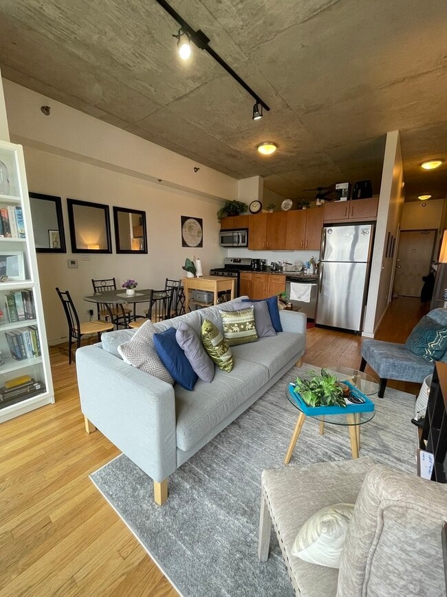 Building Photo - 1620 S Michigan Ave