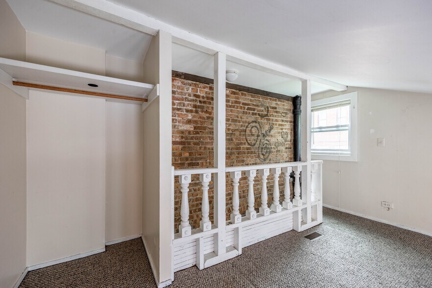 Building Photo - 1503 W Fullerton Ave