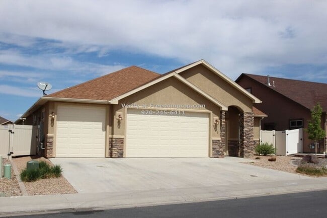 Building Photo - 2482 Wolcott Ave