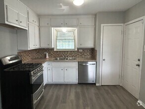 Building Photo - Remodeled unit with a Casita