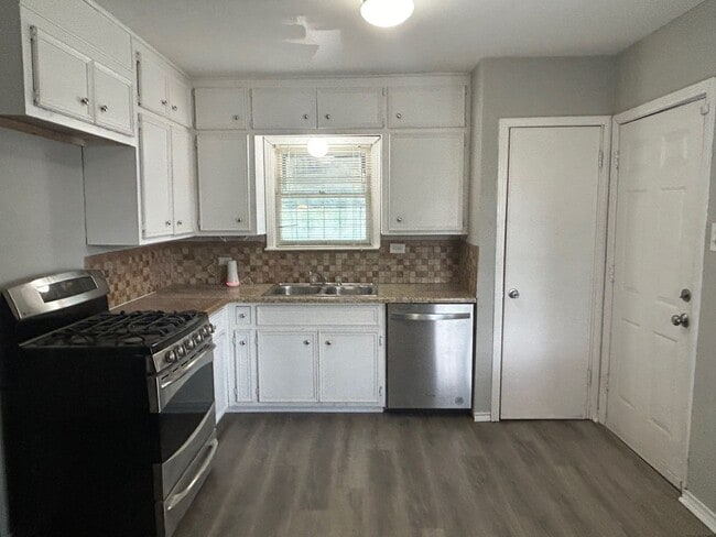 Building Photo - Remodeled unit with a Casita