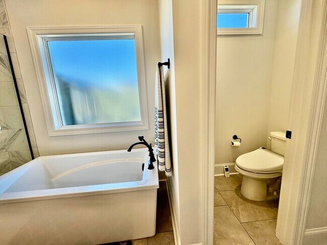 Building Photo - Pre-lease today for a late May move in