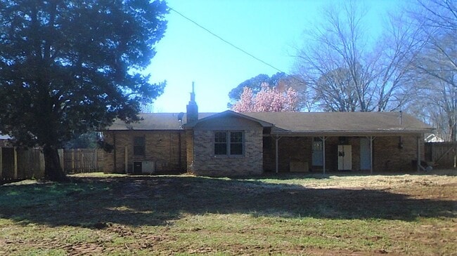 Building Photo - 3 Bedroom 2 Bathroom Home - Ask About the Move In Special!