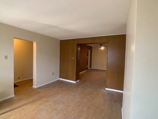 Building Photo - Great 2 bed 2 bath with bonus attic space house located steps from shopping.