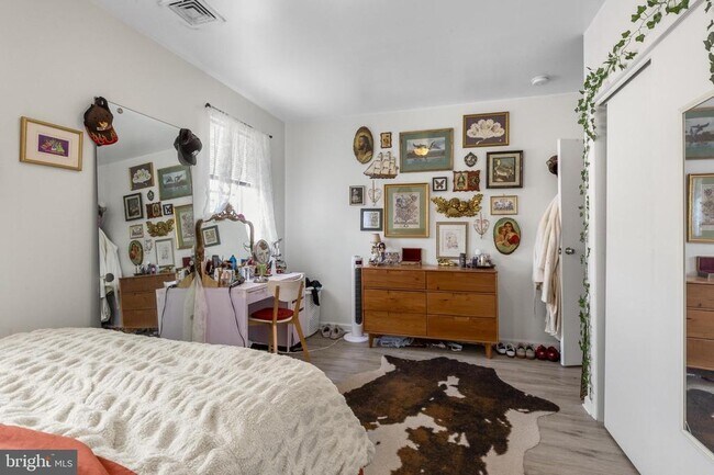 Building Photo - 2223 S 15th St