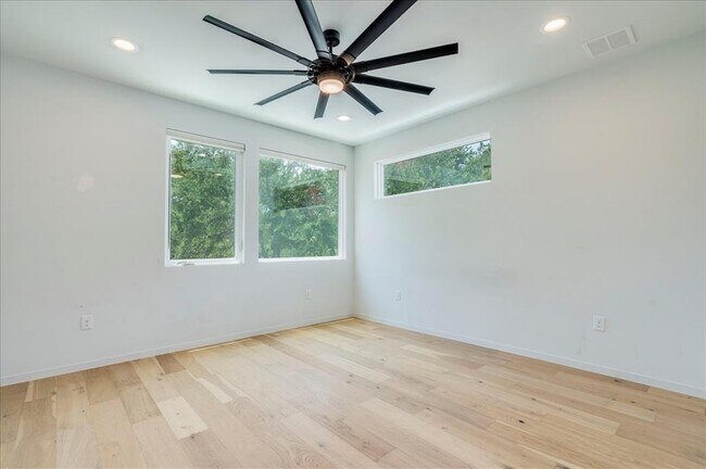 Building Photo - 908 Nalide St