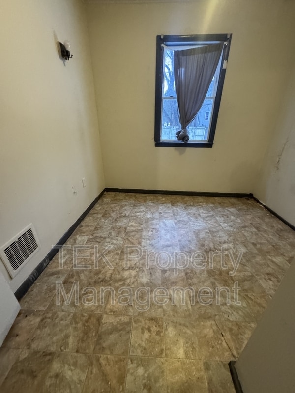 Building Photo - 127-129 Avenue B