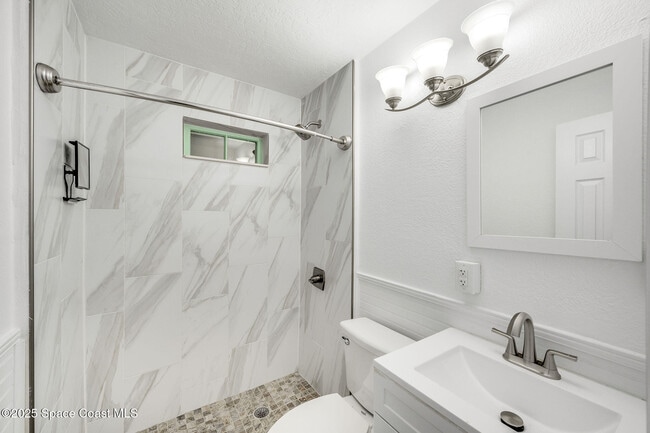 Building Photo - 1228 E Azalea Ct